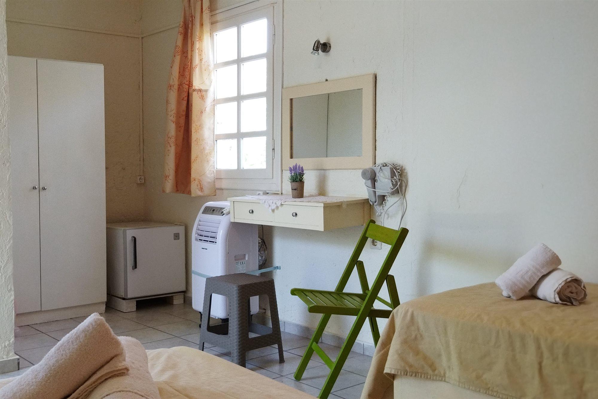 Cleo Rooms 250M From The Beach Malia Exteriör bild