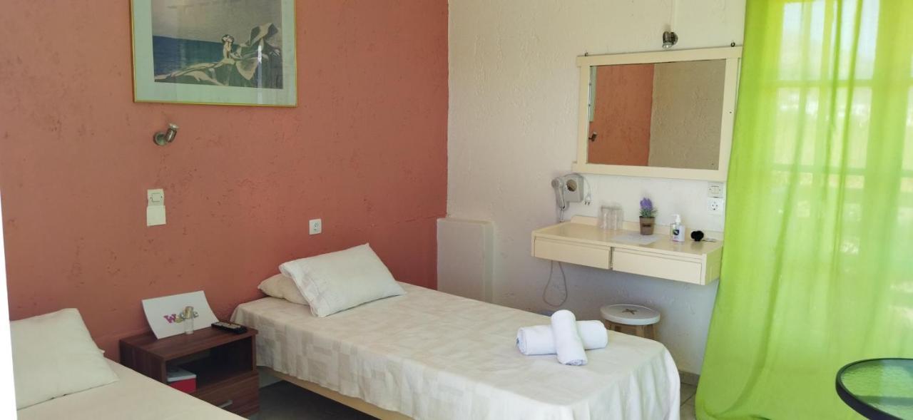 Cleo Rooms 250M From The Beach Malia Exteriör bild