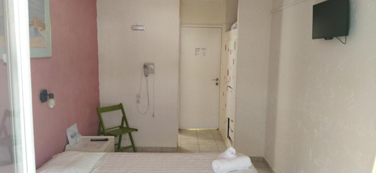 Cleo Rooms 250M From The Beach Malia Exteriör bild