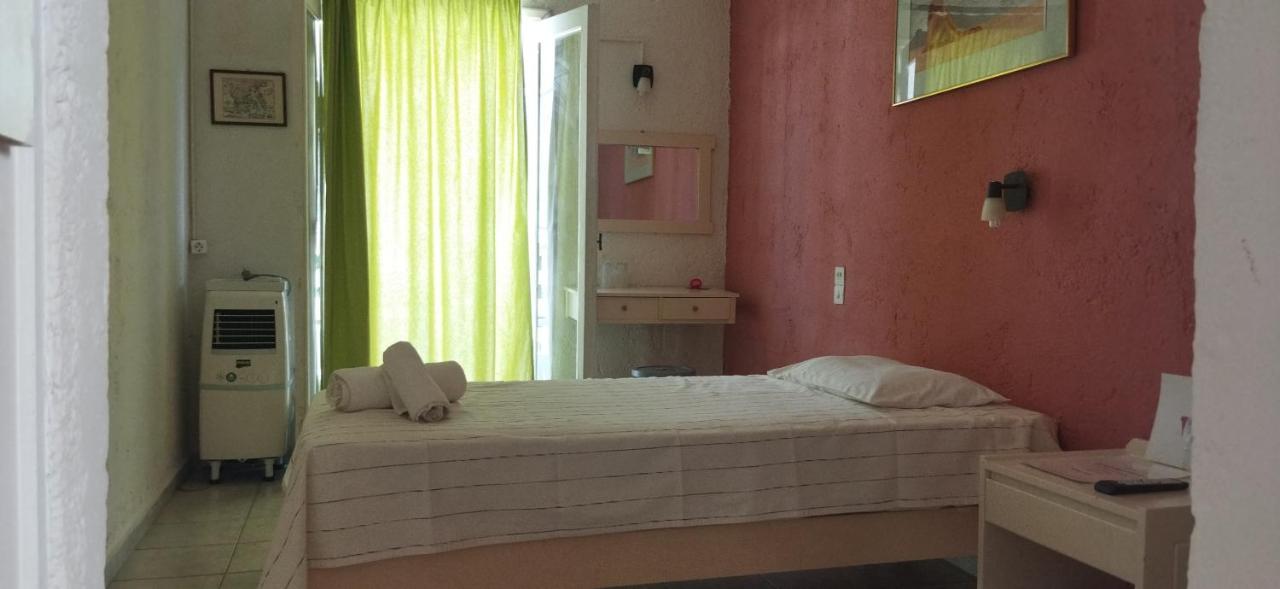 Cleo Rooms 250M From The Beach Malia Exteriör bild