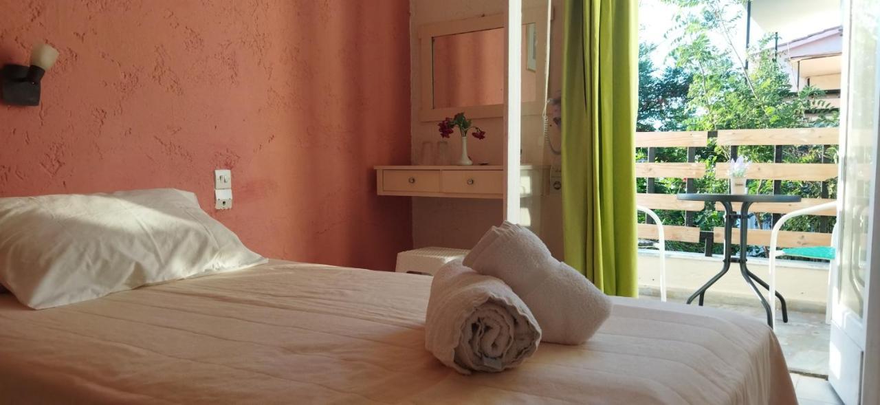 Cleo Rooms 250M From The Beach Malia Exteriör bild